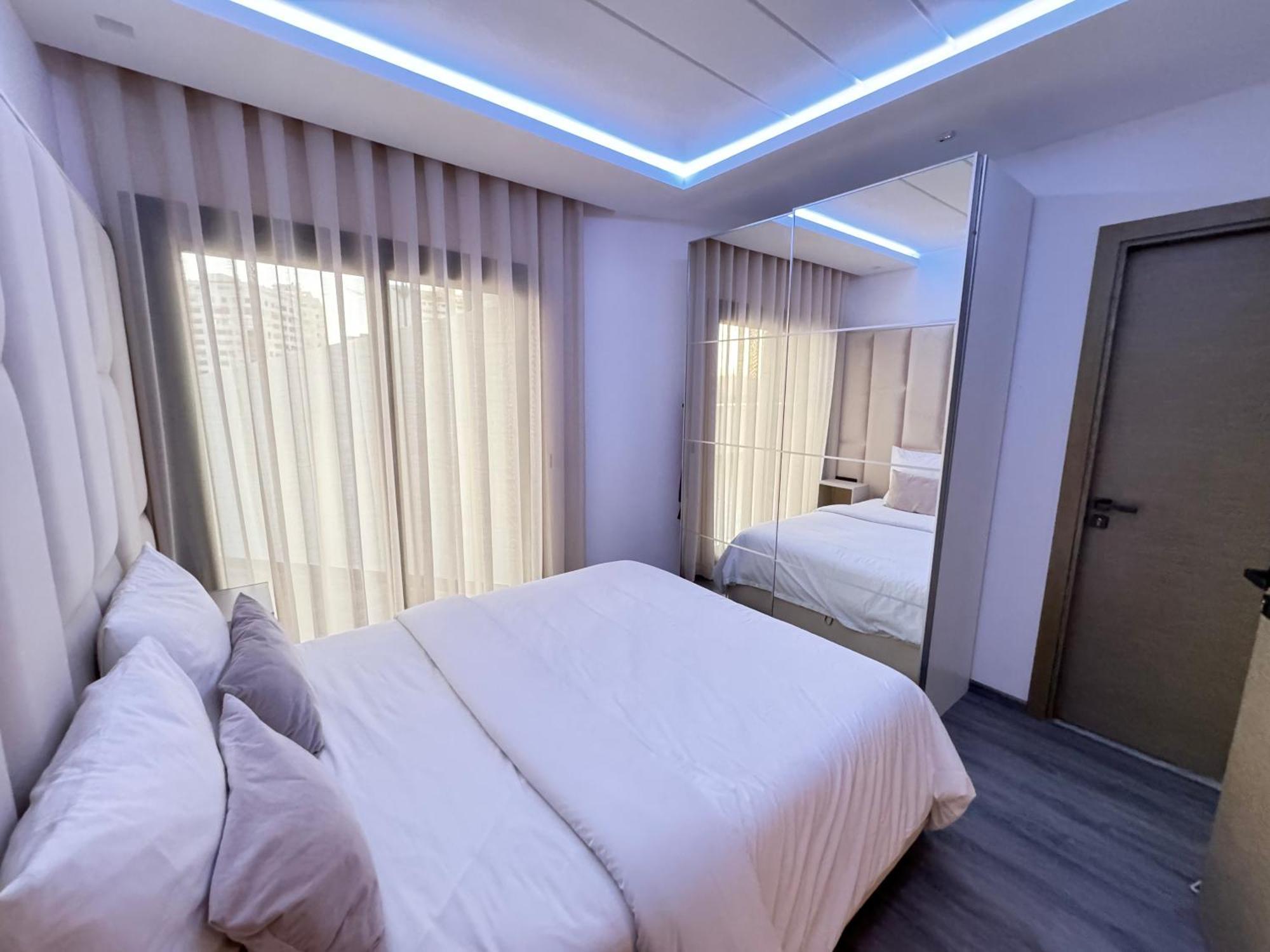 De Luxe * Tanger
